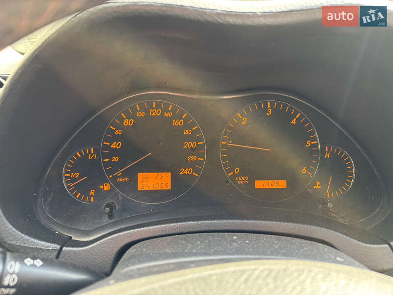 Седан Toyota Avensis 2004 в Львові