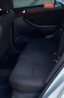 Ліфтбек Toyota Avensis 2005 в 