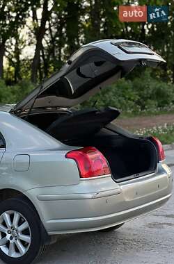 Ліфтбек Toyota Avensis 2005 в 