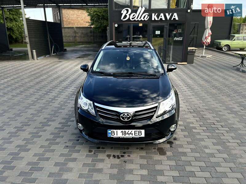Універсал Toyota Avensis 2013 в Пирятині
