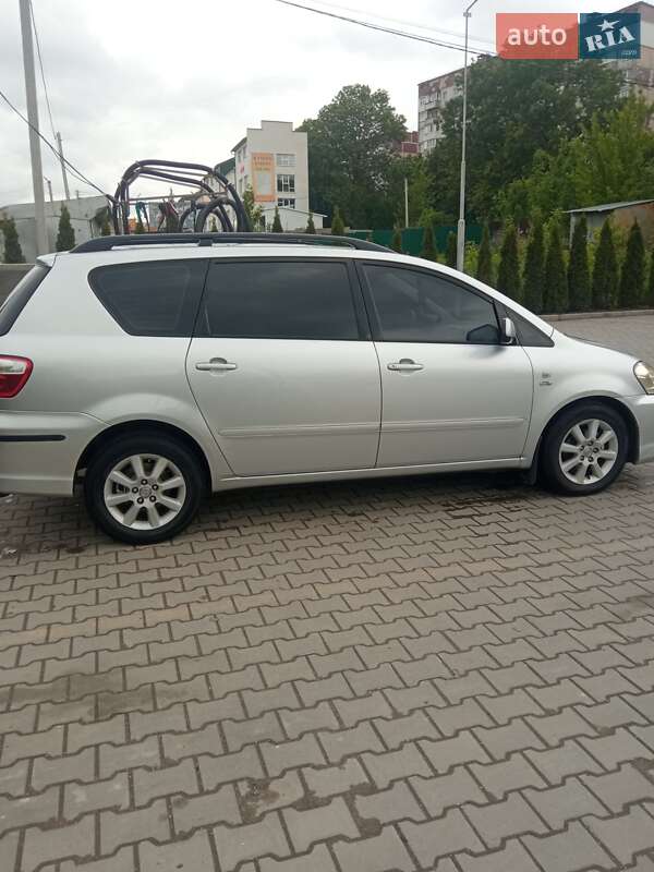 Мінівен Toyota Avensis 2005 в Тернополі