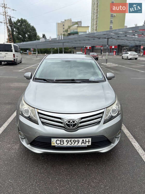 Седан Toyota Avensis 2012 в Києві
