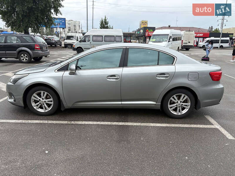 Седан Toyota Avensis 2012 в Києві