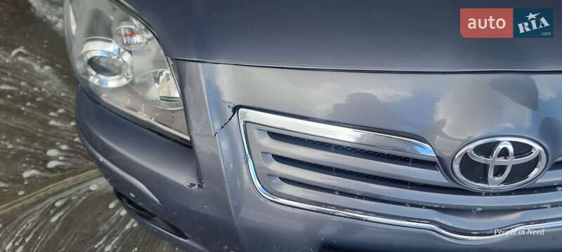Седан Toyota Avensis 2003 в Одессе