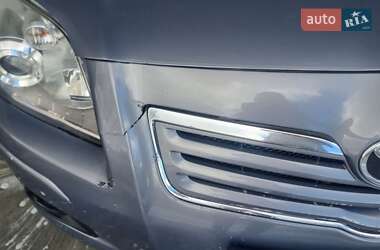 Седан Toyota Avensis 2003 в 