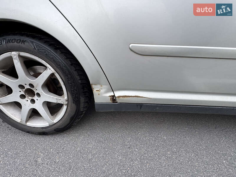 Универсал Toyota Avensis 2003 в Киеве