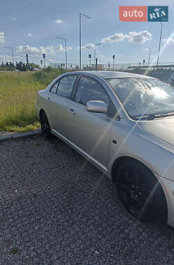 Седан Toyota Avensis 2003 в Монастыриске
