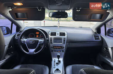 Седан Toyota Avensis 2012 в 