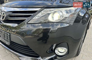 Седан Toyota Avensis 2012 в 