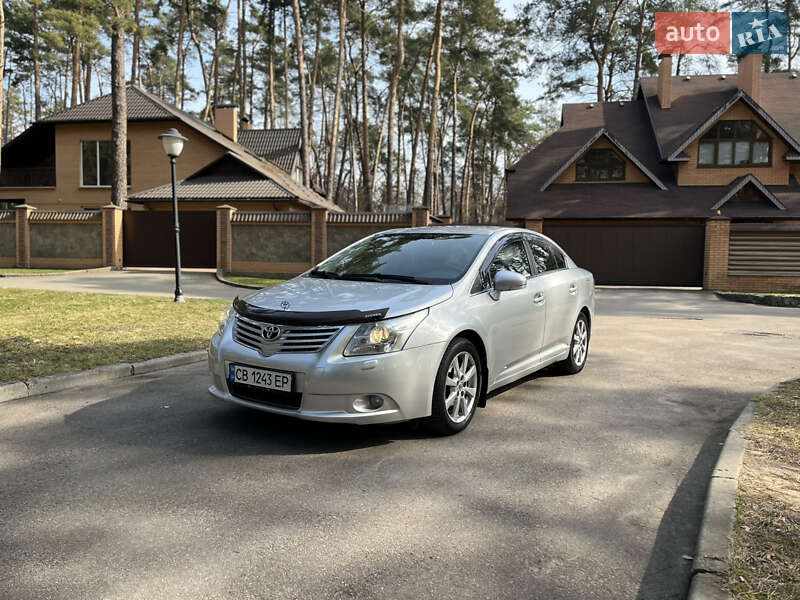 Седан Toyota Avensis 2012 в Чернігові