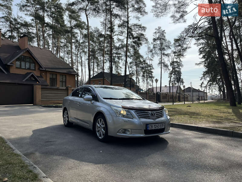Седан Toyota Avensis 2012 в Чернігові