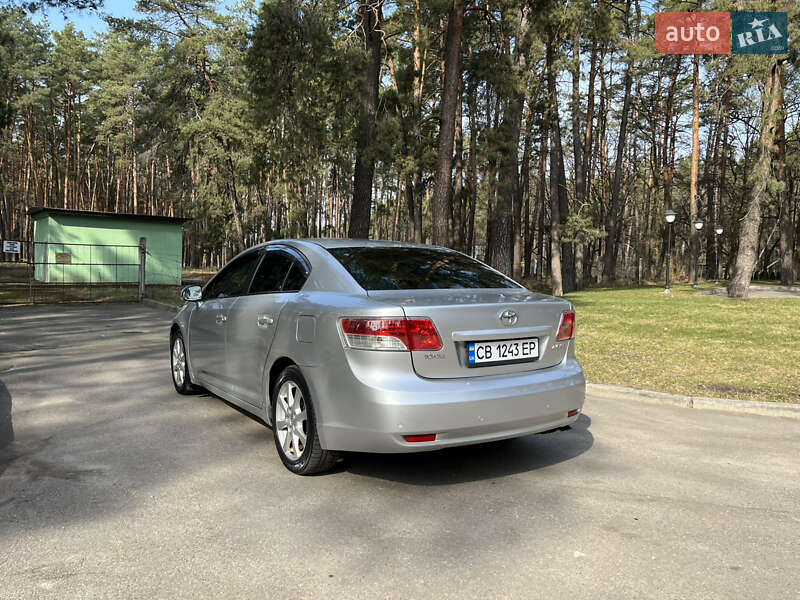 Седан Toyota Avensis 2012 в Чернігові