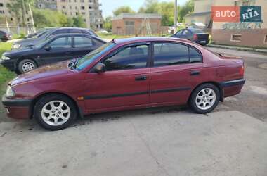 Седан Toyota Avensis 1998 в Каменец-Подольском