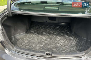Седан Toyota Avensis 2011 в 