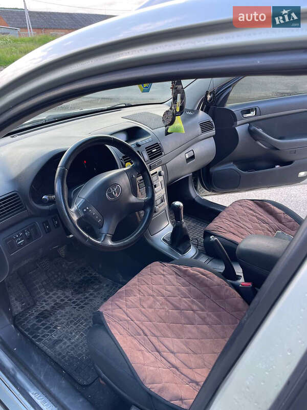 Универсал Toyota Avensis 2005 в Новой Ушице