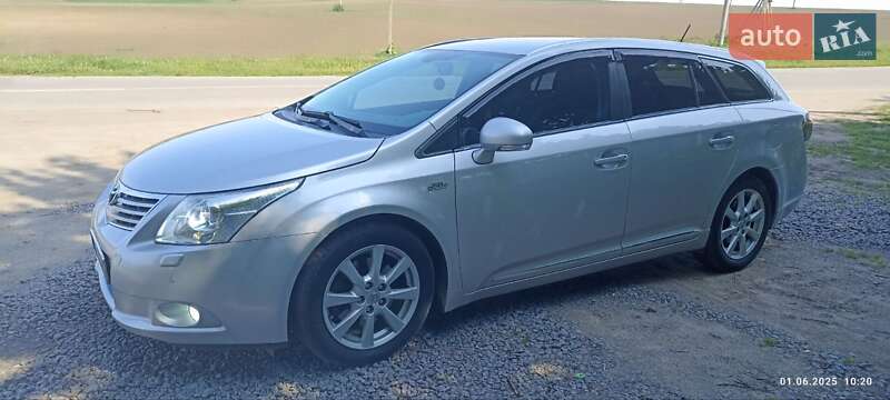 Универсал Toyota Avensis 2011 в Хмельницком