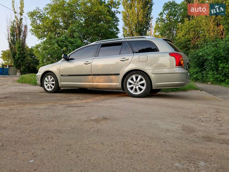 Универсал Toyota Avensis 2004 в 