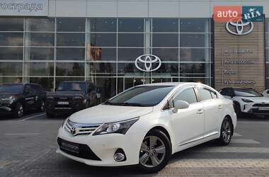 Седан Toyota Avensis 2014 в Києві