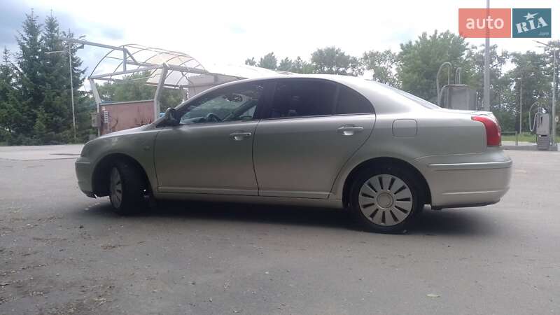 Седан Toyota Avensis 2004 в Бердичеве