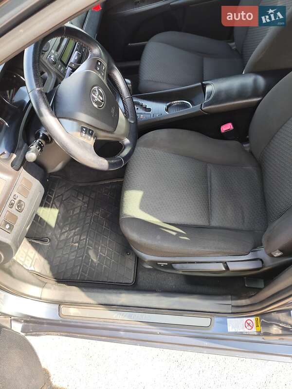 Седан Toyota Avensis 2010 в Нежине