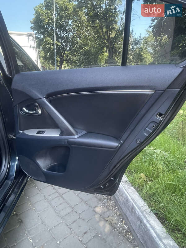 Седан Toyota Avensis 2011 в Одессе