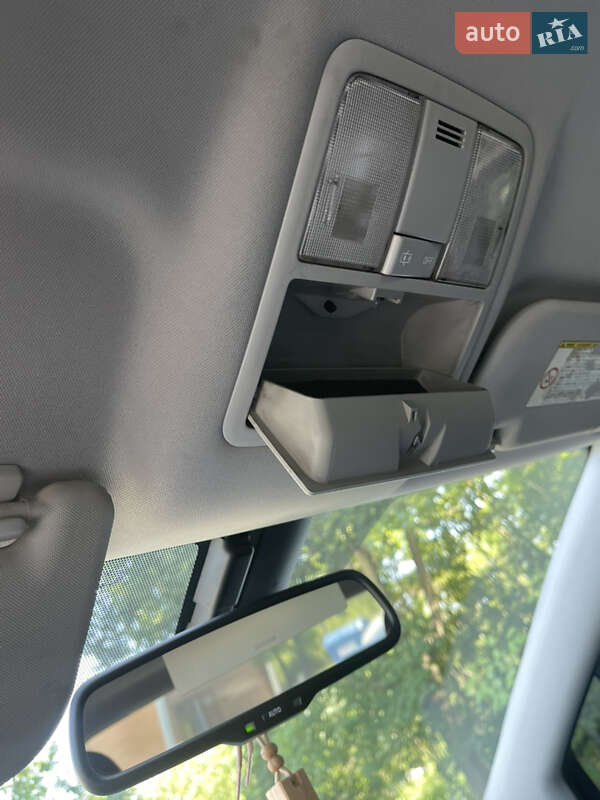 Седан Toyota Avensis 2011 в Одессе