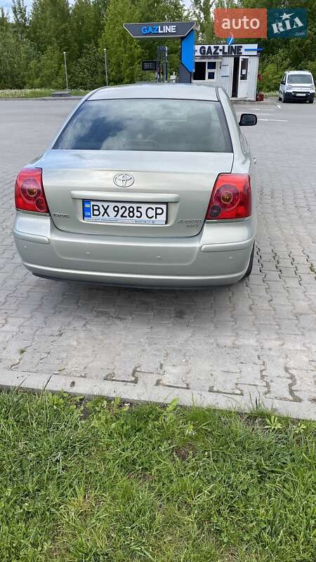 Седан Toyota Avensis 2004 в Хмельницком