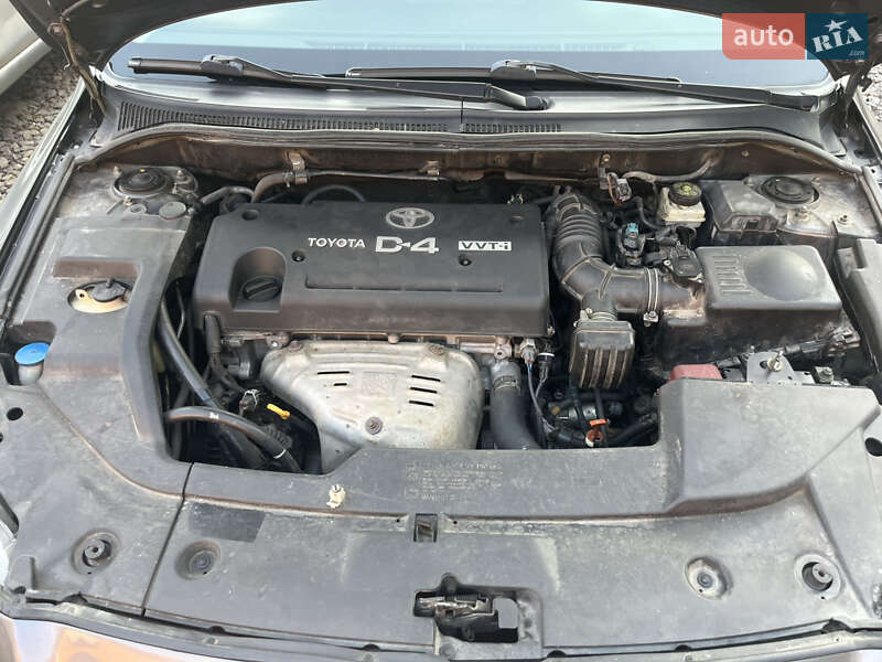 Седан Toyota Avensis 2008 в Івано-Франківську