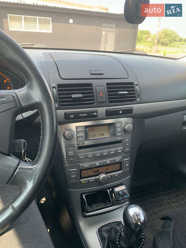 Седан Toyota Avensis 2006 в Виннице