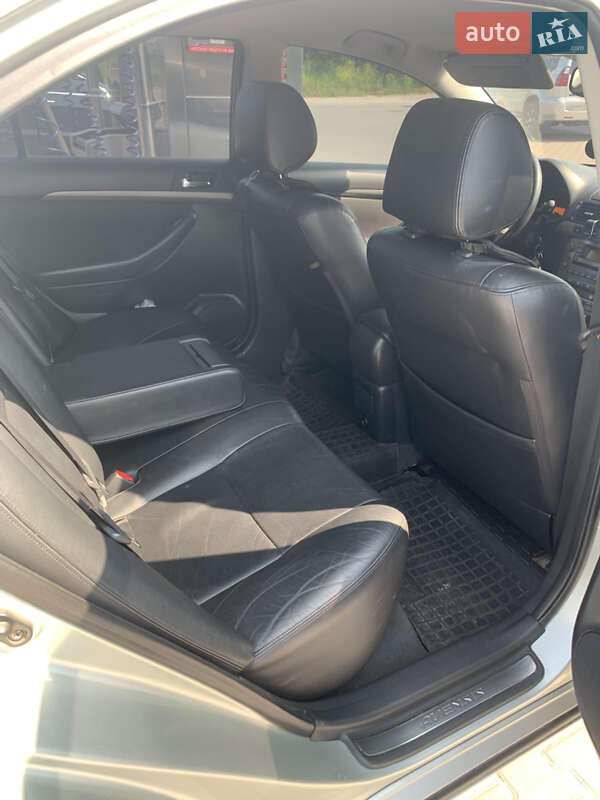 Седан Toyota Avensis 2006 в Виннице