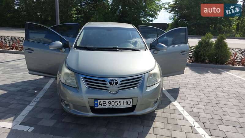 Седан Toyota Avensis 2011 в Виннице