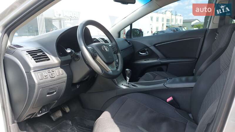 Седан Toyota Avensis 2011 в Виннице