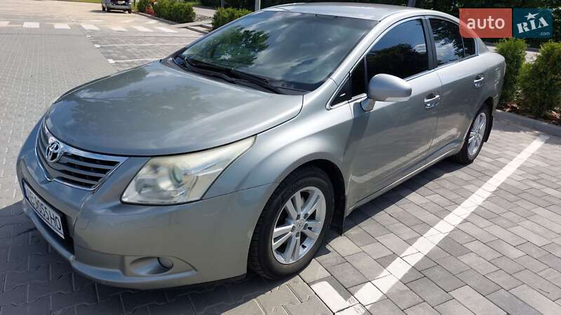 Седан Toyota Avensis 2011 в Виннице