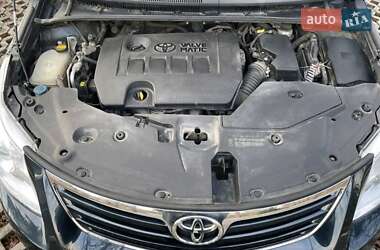 Седан Toyota Avensis 2011 в 
