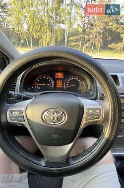 Седан Toyota Avensis 2011 в 