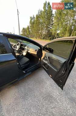 Седан Toyota Avensis 2011 в 