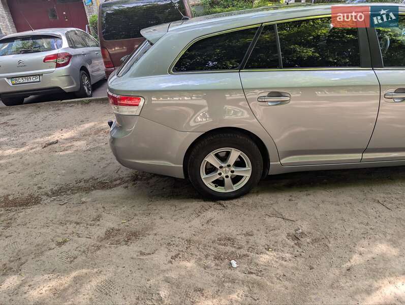 Универсал Toyota Avensis 2011 в Львове