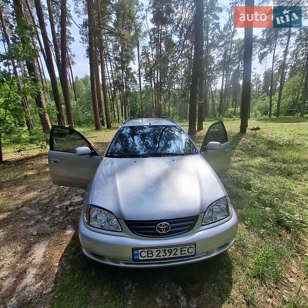 Универсал Toyota Avensis 2001 в Прилуках