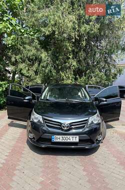 Седан Toyota Avensis 2012 в 