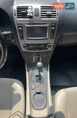 Седан Toyota Avensis 2012 в 