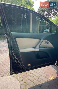 Седан Toyota Avensis 2012 в 