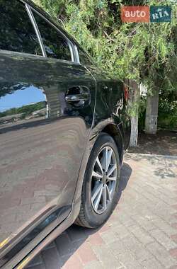 Седан Toyota Avensis 2012 в 
