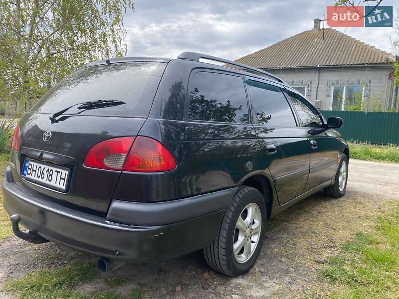 Універсал Toyota Avensis 1998 в Кілії