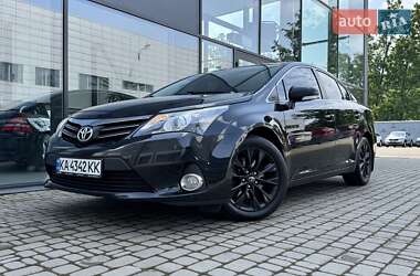 Седан Toyota Avensis 2015 в Києві