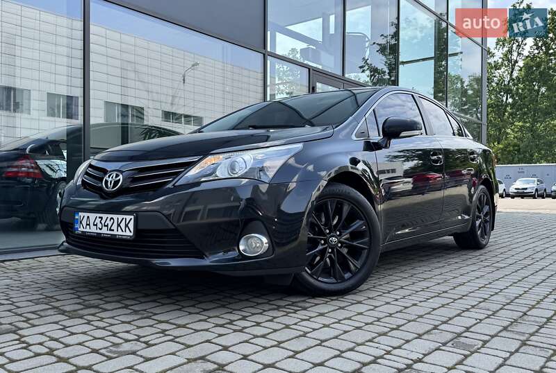 Седан Toyota Avensis 2015 в 