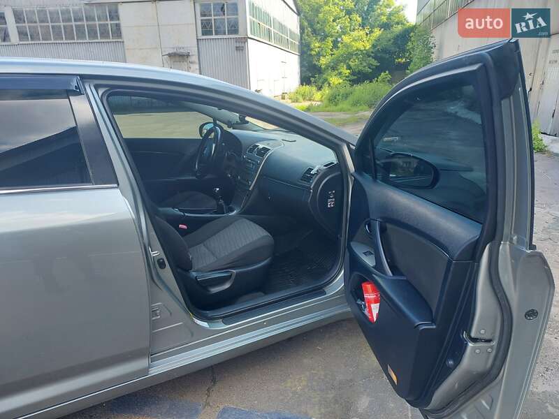 Универсал Toyota Avensis 2010 в Луцке