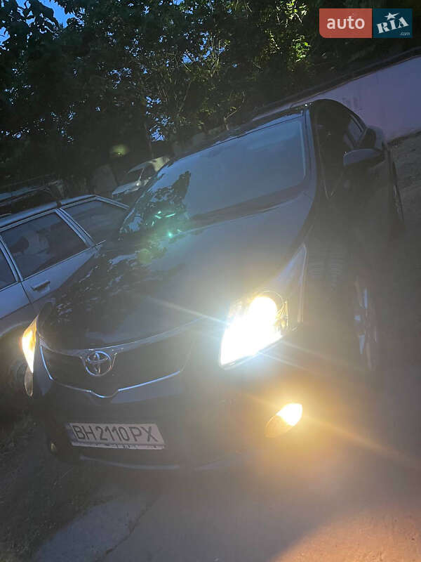 Toyota Avensis 2011
