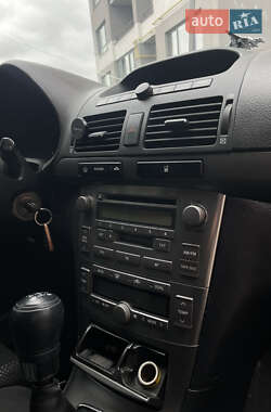 Универсал Toyota Avensis 2004 в 
