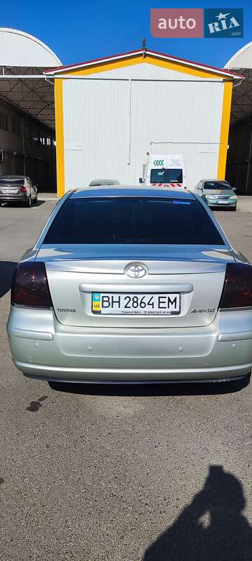 Седан Toyota Avensis 2004 в Одесі