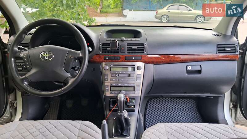 Ліфтбек Toyota Avensis 2004 в Одесі